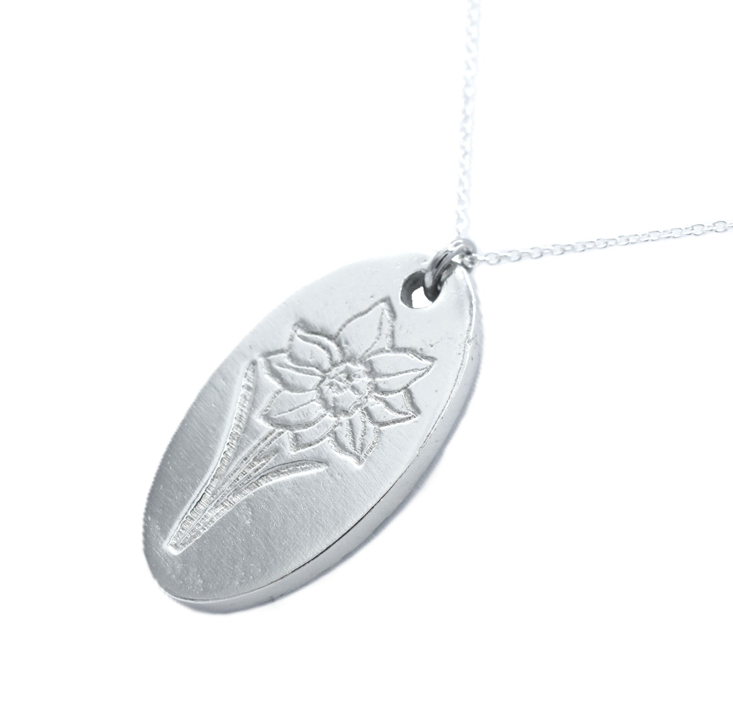 Tin Oval Daffodil Pendant - 10th Wedding anniversary flower
